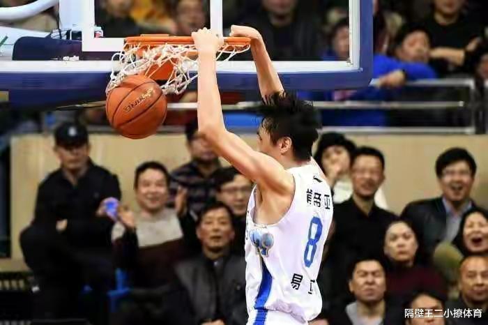 中国男篮史上的6大扣将 ，最强之人弹跳实力远胜易建联(2)