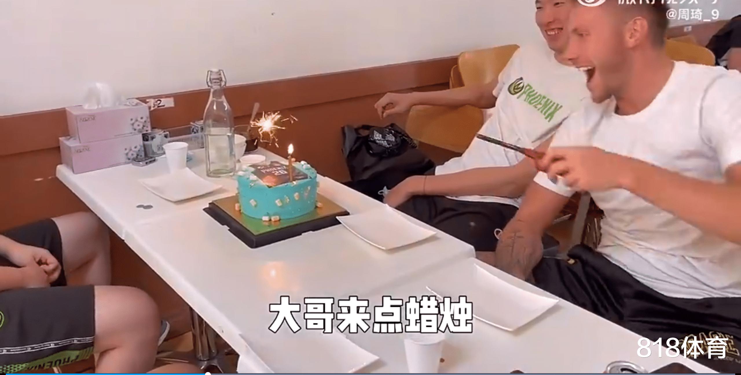 太坏! 周琦墨尔本中餐馆庆祝26岁生日, 骗凤凰老大克里克叫自己爸爸(8)