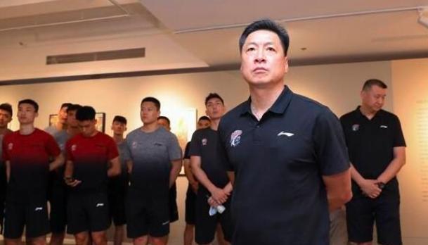 恭喜！CBA顶级3D球员留守上海，李春江要用他帮助球队争夺总冠军