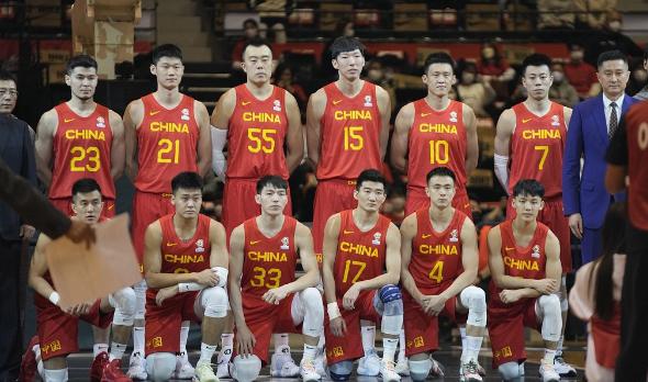 中国男篮大名单官宣！杨毅4个字点评，6名球员不该上榜(2)