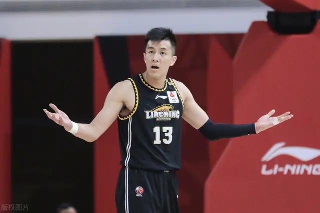 你认为中国最优秀的篮球队员是谁？