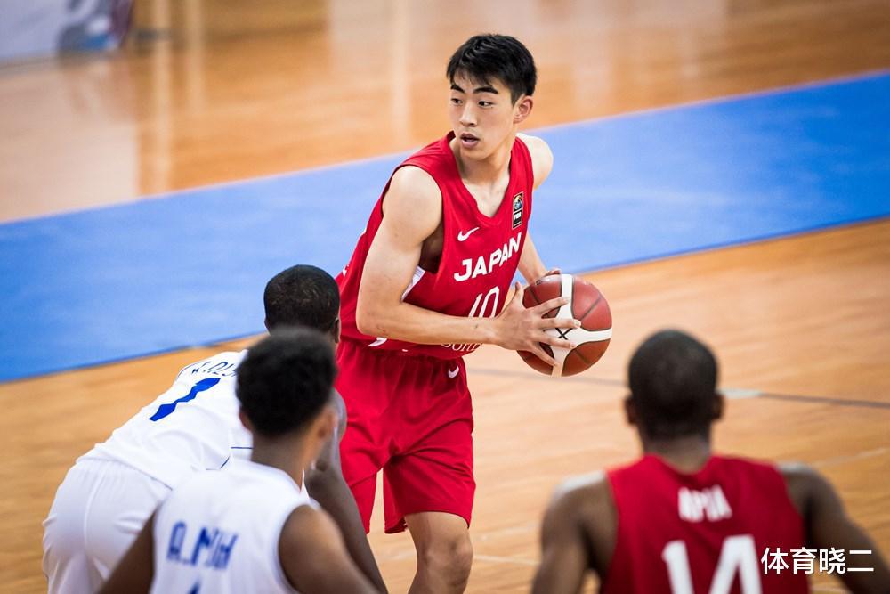 21+7+4！日本2米02华裔小将亚青赛进步明显，中国男篮锋线要小心(2)