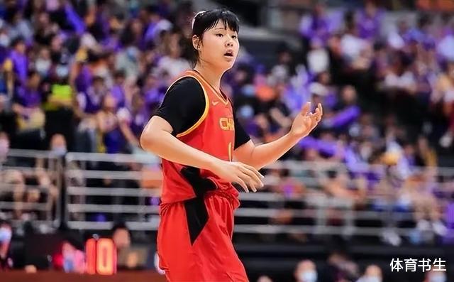 国内荣誉满身，国外四场比赛仅得4分，中国女篮第一中锋她怎么了(3)