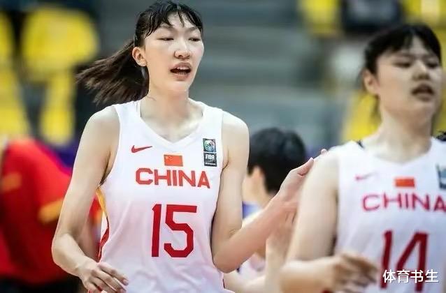 国内荣誉满身，国外四场比赛仅得4分，中国女篮第一中锋她怎么了(6)