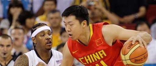 中国球员在NBA打球时都穿啥鞋子？阿联穿耐克，姚明穿锐步毁生涯(10)