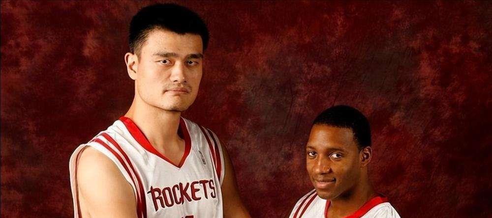 中国球员在NBA打球时都穿啥鞋子？阿联穿耐克，姚明穿锐步毁生涯(17)