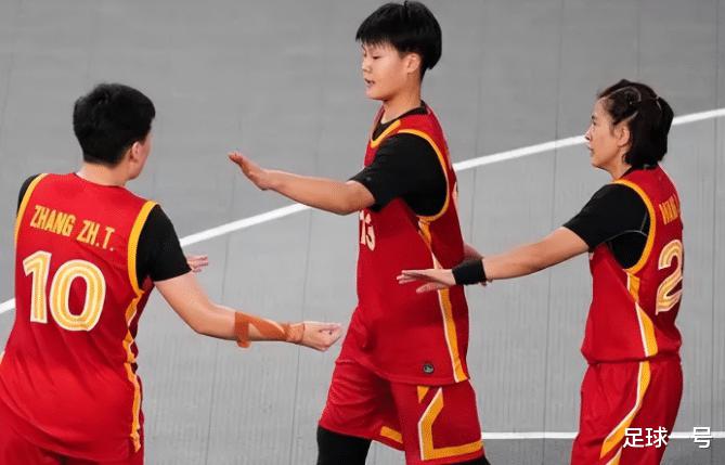 21-12！中国女篮世界杯迎开门红！分差一度上双，全队开心庆祝(1)