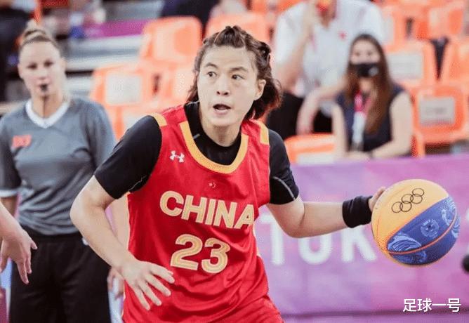 21-12！中国女篮世界杯迎开门红！分差一度上双，全队开心庆祝(3)