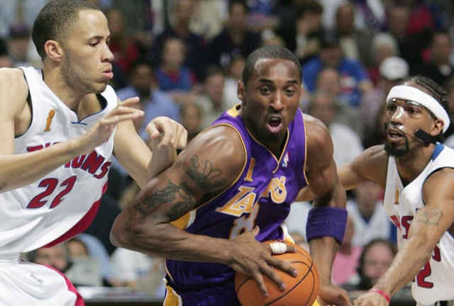 NBA六大“科比终结者”：拉加贝尔锁喉科比，一神人90秒帽科比4次(5)