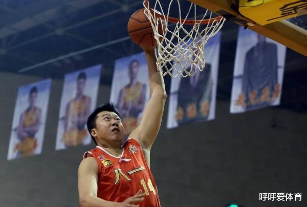 中国篮球喜讯，32岁王治郅老婆正式官宣，姚明终于等到这一天(3)