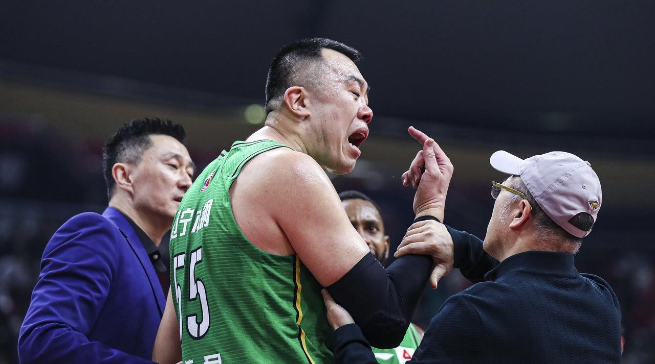 中国男篮主帅杜锋在CBA那1套 为什么到国际赛场不灵了？原因有5点(1)