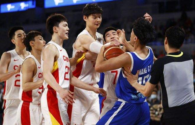 中国男篮再遇新麻烦，输给韩国队后，赵睿因不当言论将受处罚(4)