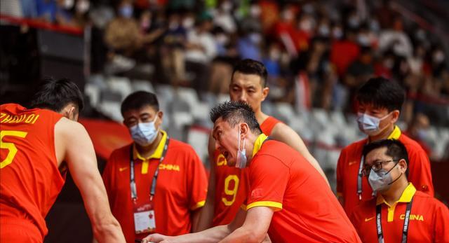 中国男篮迎战哈萨克斯坦男篮，大名单一共15人，杜锋需要做出选择(4)