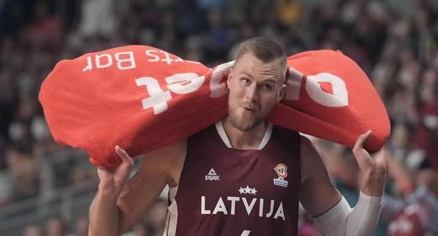 拉脱维亚独角兽怒得29+14，NBA只是工作，FIBA才火力全开