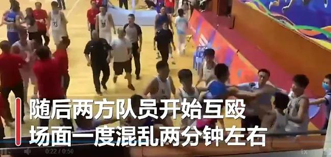 湖南青少年篮球决赛24人互殴，特警和救护车到场，姚明该管管了