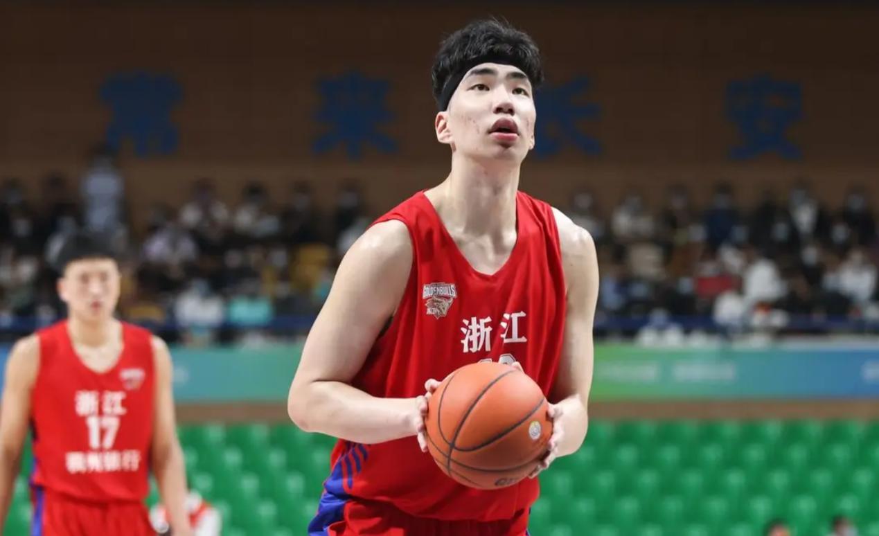 中国男篮仅剩规划球员一条路？青训体系下，李添荣或成U18阵容中希望之星(2)