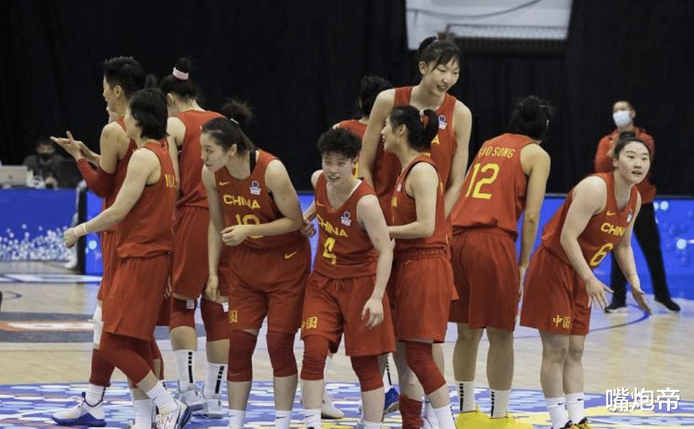 历史最大分差！中国女篮63分优势锤烂韩国，三巨头36+23给男篮报仇