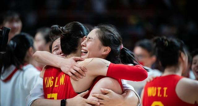 中国女篮成功的秘诀，球员训练非常刻苦，郑微指导战术灵活多变(2)