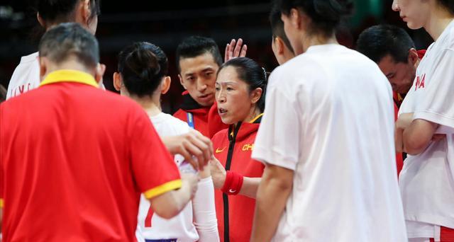 中国女篮成功的秘诀，球员训练非常刻苦，郑微指导战术灵活多变(3)