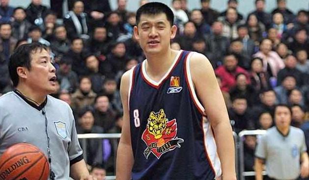 盘点中国男篮排名前几的最佳射手，刘玉栋光荣上榜，其他你还知道谁？(4)