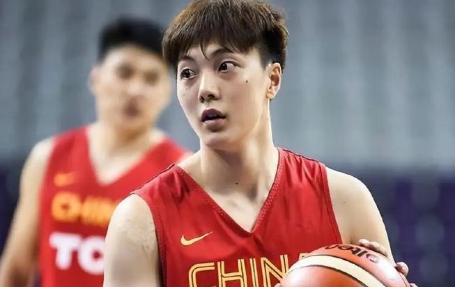 中国男篮换帅后陈容迎来改变，14大名单基本出炉，杜锋爱徒或弃用(6)