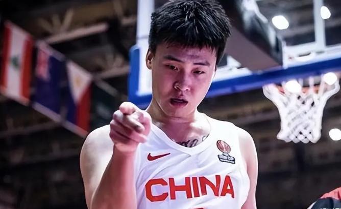 中国男篮换帅后陈容迎来改变，14大名单基本出炉，杜锋爱徒或弃用(7)
