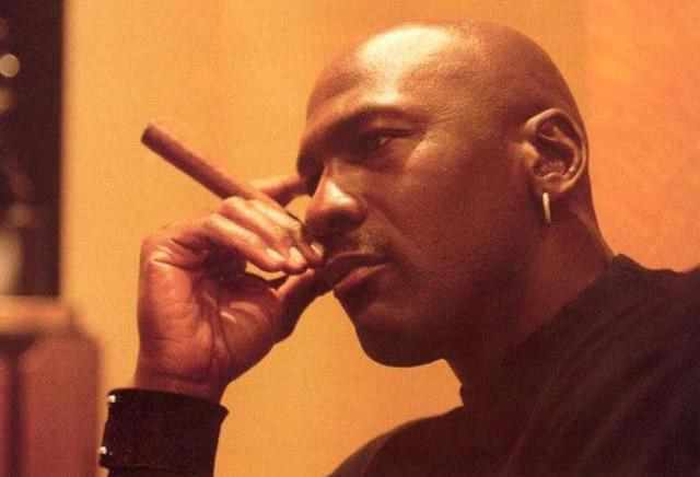 NBA巨星抽烟照：乔丹霸气侧漏，安东尼秒变大佬，阿杜不忍看！(2)