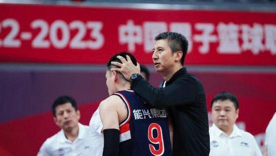 中国男篮18人名单公布！高诗岩遗憾落选，郭士强逆袭成大赢家(2)