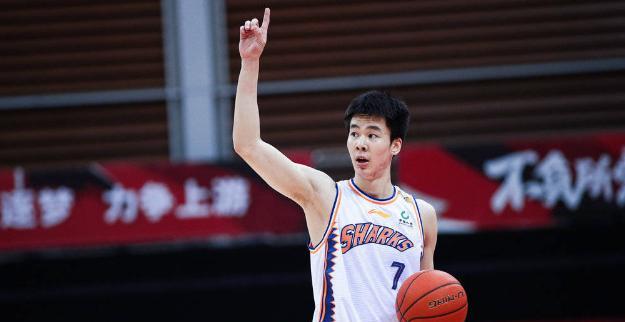 让人唏嘘！中国男篮超新星确定赛季报销，曾有机会助上海男篮争冠(4)
