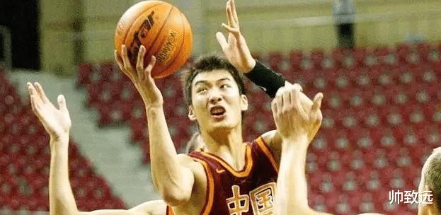 当年NBA小牛队选中河南籍球员薛玉洋，中国篮协为什么不放人还禁止他出国？(5)