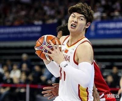 当年NBA小牛队选中河南籍球员薛玉洋，中国篮协为什么不放人还禁止他出国？(8)