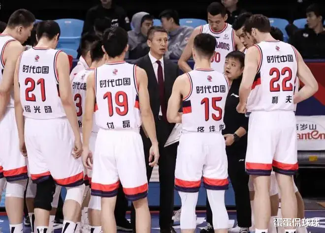 郭士强不在，广州队与深圳队的篮球友谊赛发生冲突