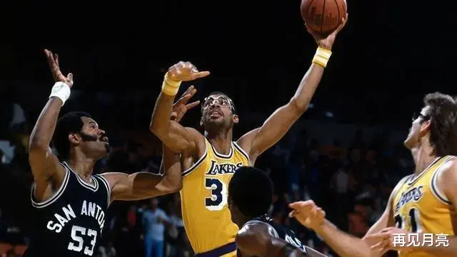 40年来，一直没看到NBA有得分后卫是状元的(2)