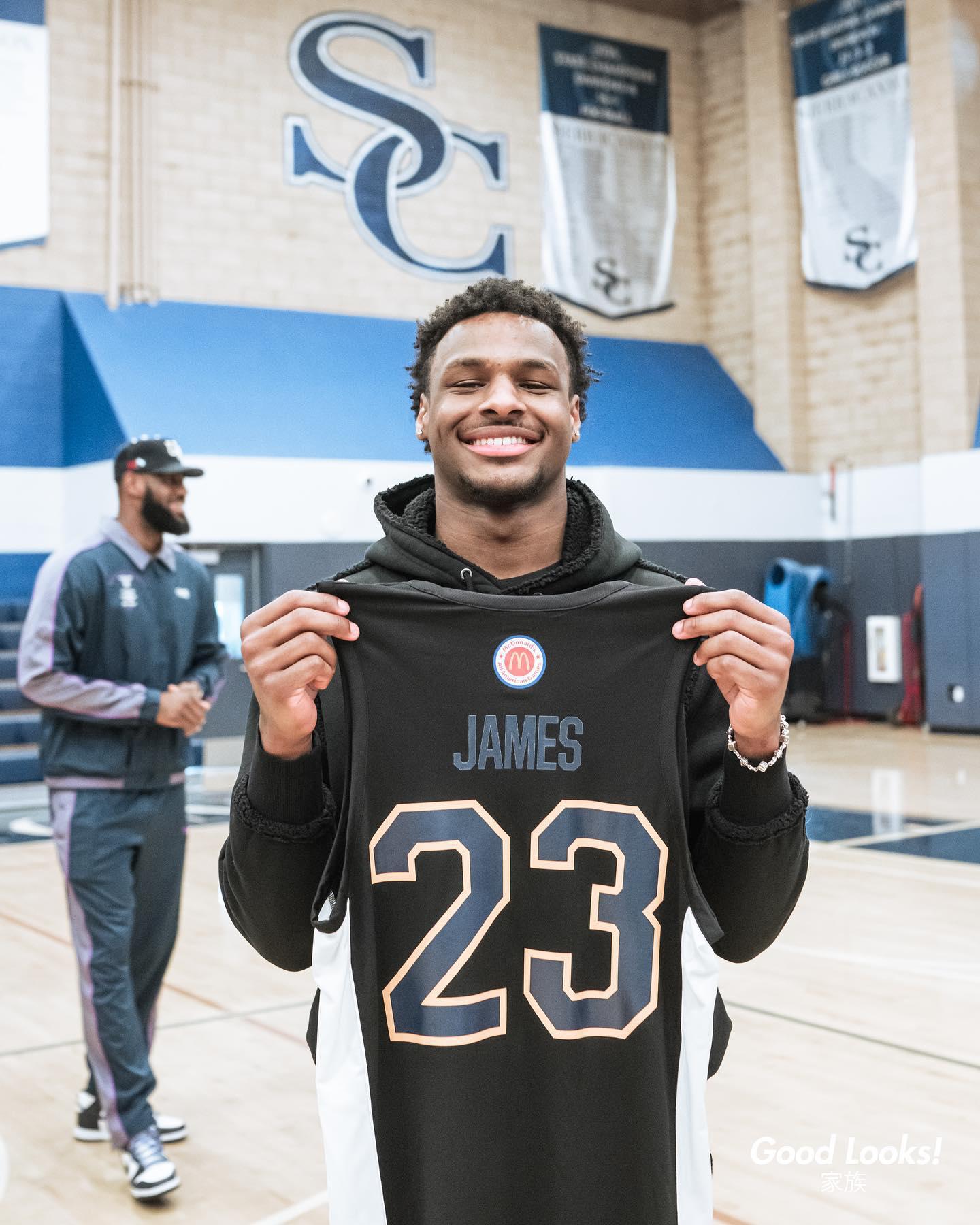 詹姆斯重申父子同队会发生！称从未要求儿子打篮球 布朗尼穿23号向他致敬
