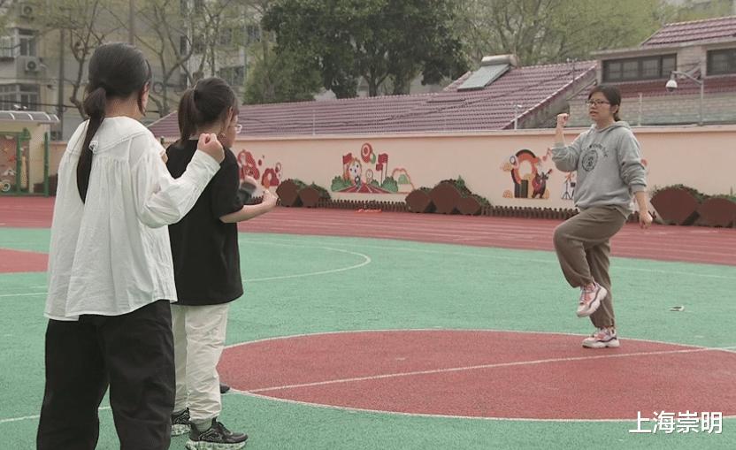 击剑、篮球、啦啦操......崇明这个学校校园生活真精彩(4)