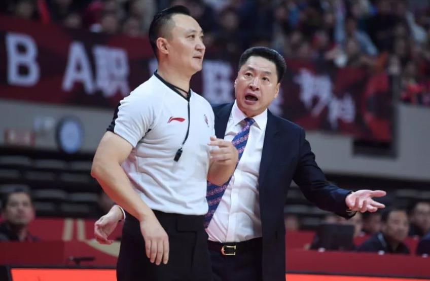 李春江说出大实话，被中国篮协开除教练资格的内幕曝光，球迷无奈(2)