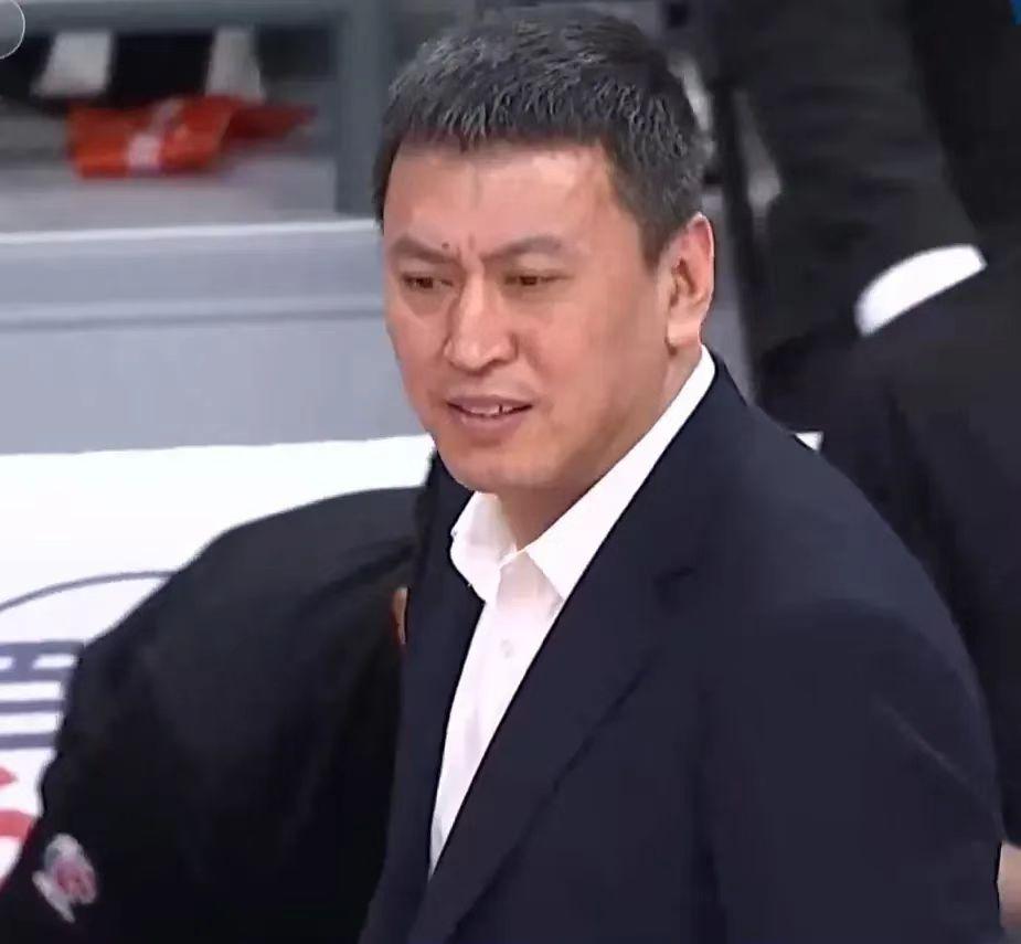 CBA本赛季主教练之最：
1、最成功的主教练：辽宁本钢男篮主教练杨鸣。
2、最反(2)