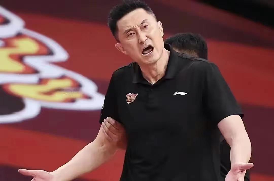 CBA本赛季主教练之最：
1、最成功的主教练：辽宁本钢男篮主教练杨鸣。
2、最反(3)