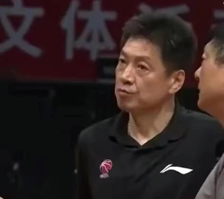 CBA本赛季主教练之最：
1、最成功的主教练：辽宁本钢男篮主教练杨鸣。
2、最反(8)