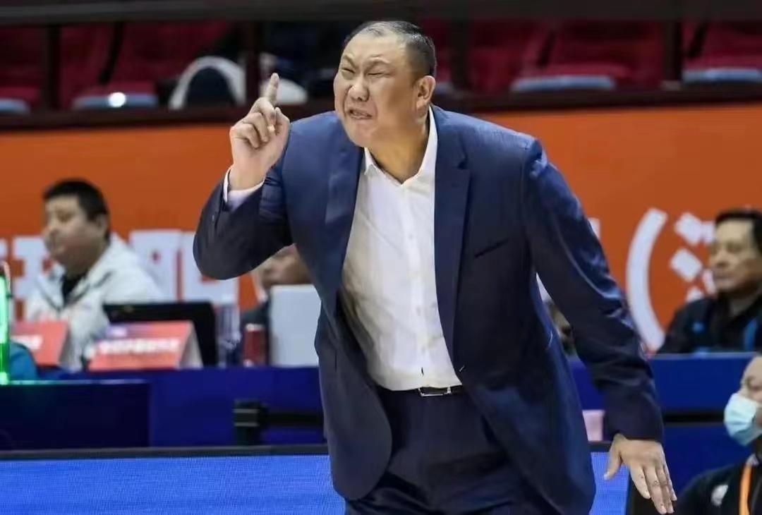 CBA本赛季主教练之最：
1、最成功的主教练：辽宁本钢男篮主教练杨鸣。
2、最反(10)