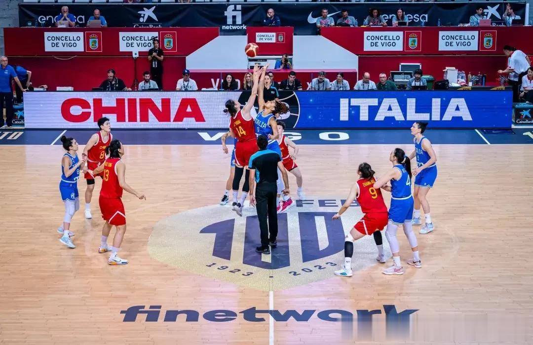 这届中国女篮超级高水平！缺少四位主力球员，还能在高颂罚球绝杀意大利，中国女篮三队(4)