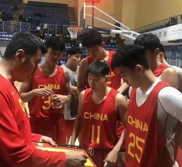 U19男篮热身胜劲旅，杨瀚森爆发，两名主力五犯，赵维伦状态不佳