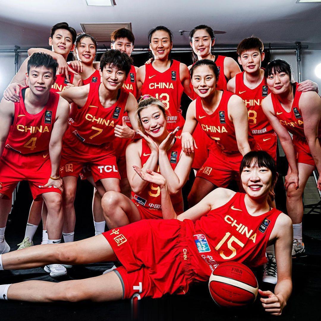 中国女篮出战本届亚洲杯队员的基本信息⬇️ 全队平均身高184.9cm、平均年龄2(1)