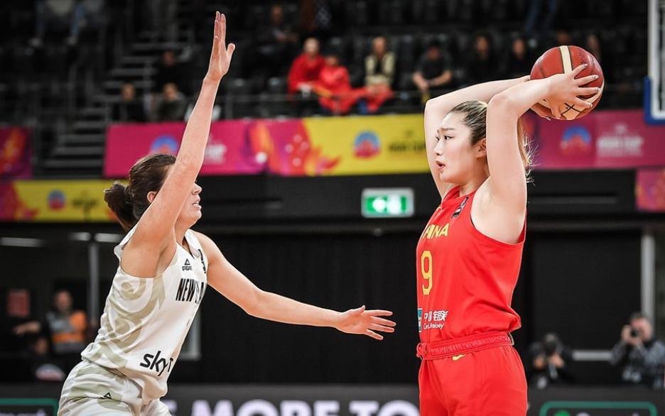 2连胜！中国女篮34分大胜新西兰，12人轮换，单节狂轰32-7(4)
