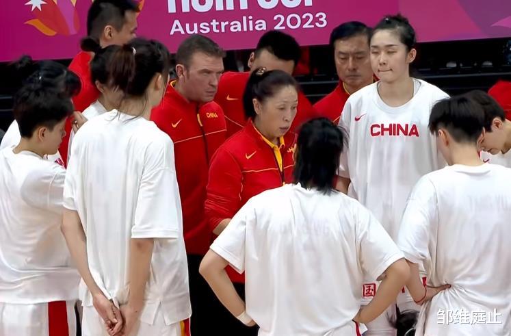 失误多多！中国女篮被韩国队压制！郑薇不满，大家认真起来(1)
