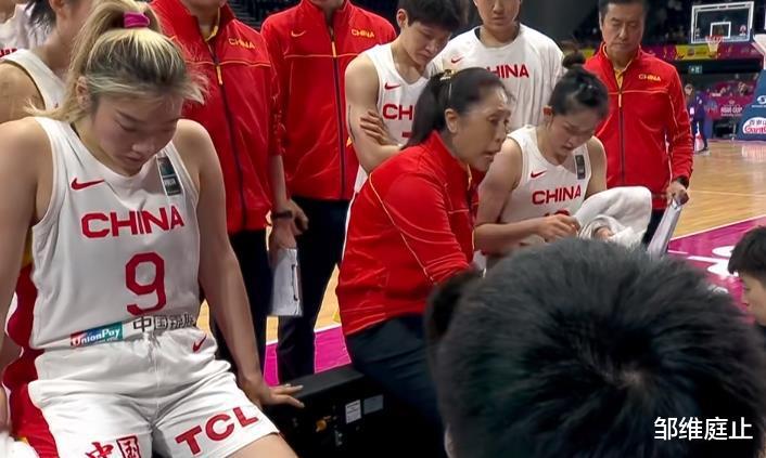 失误多多！中国女篮被韩国队压制！郑薇不满，大家认真起来(2)