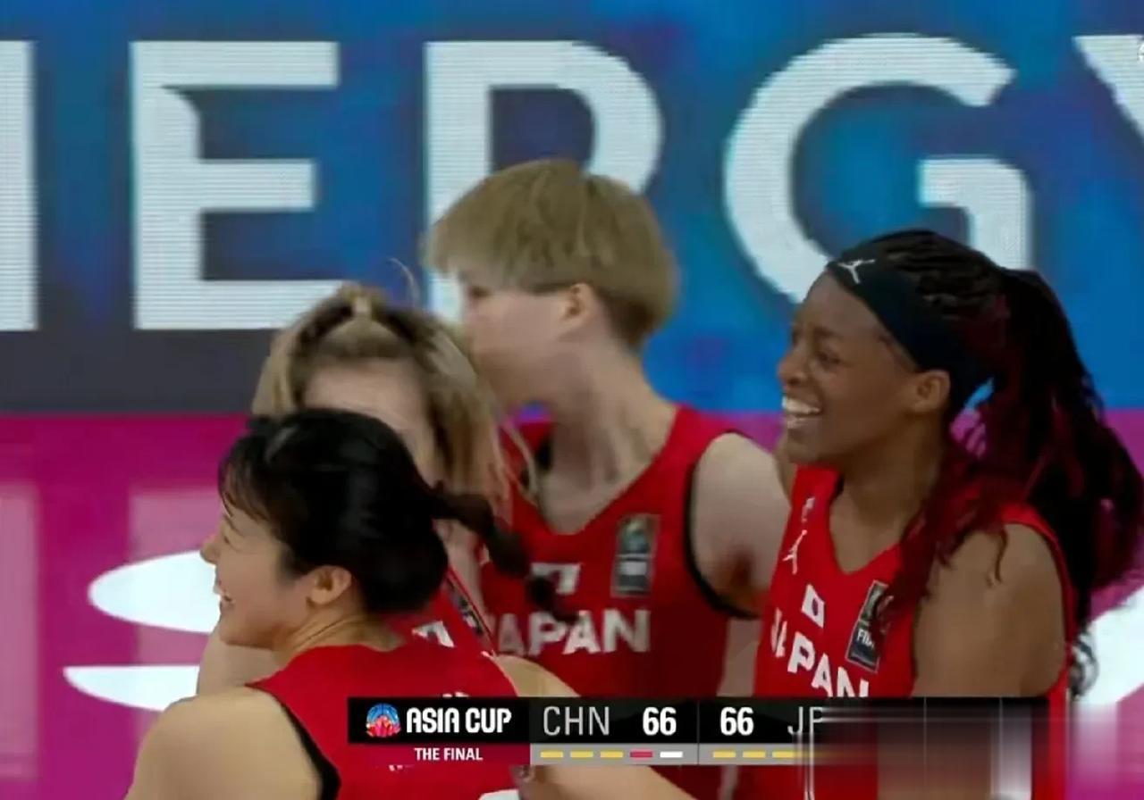 随着中国女篮73：71逆转战胜日本队，本场比赛发现了3个可笑的事实。

1. 日