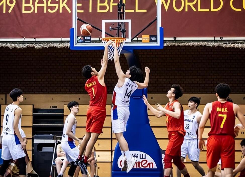 其实吧，这届中国男篮U19的比赛有点可惜，可惜的点是哪呢，一个是分组不好，另一个