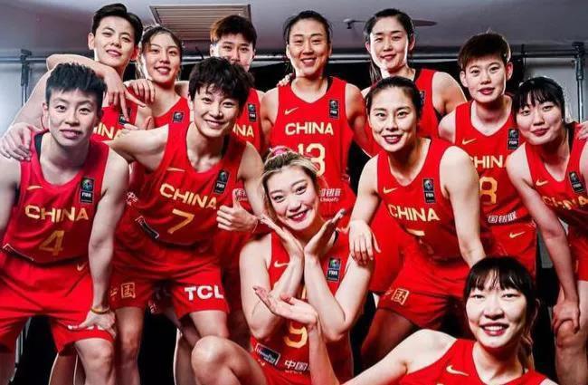 夺冠之后中国女篮主力球员身价暴涨：
1. 韩、旭   6000 万  核心技术
(1)