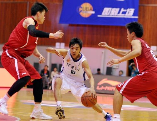 清华大学核心兼队长，被山西男篮弃用，两个赛季仅有3场比赛出场(2)
